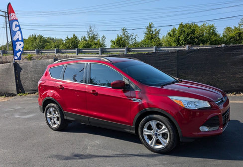 Used 2016 Ford Escape SE w/ Equipment Group 201A image 3