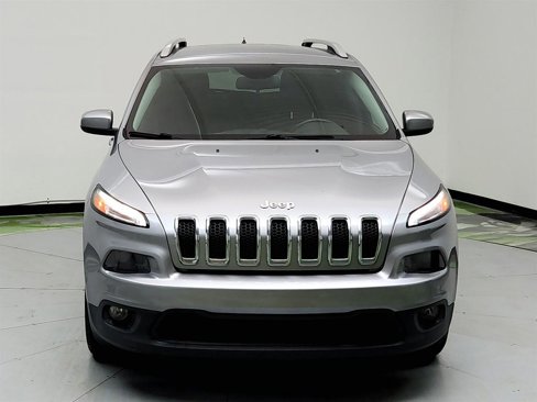 Used 2017 Jeep Cherokee Latitude image 2