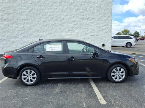 Certified 2022 Toyota Corolla LE image 2