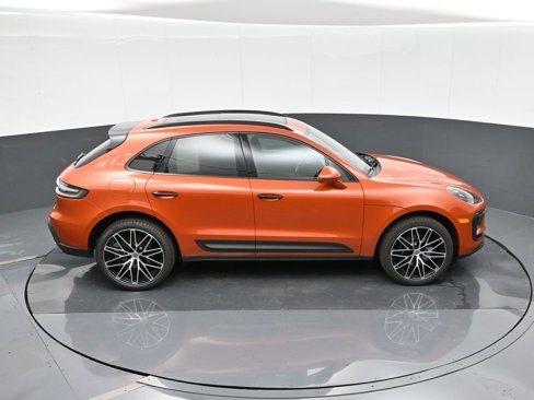 Certified 2025 Porsche Macan image 31