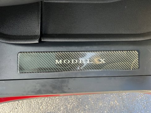 Used 2018 Tesla Model X image 23