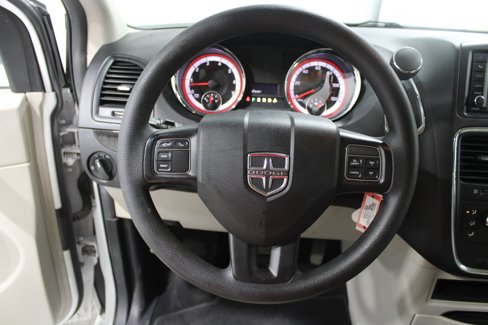 Used 2019 Dodge Grand Caravan SE w/ UConnect Hands-Free Group image 8