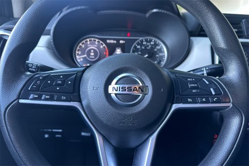 Used 2021 Nissan Versa SV image 26