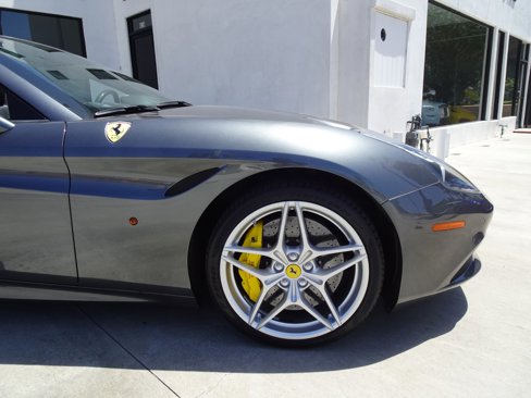 Used 2015 Ferrari California T image 11