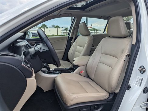 Used 2017 Honda Accord Touring image 5