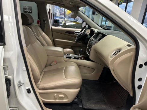 Used 2018 Nissan Pathfinder Platinum image 32