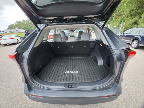 Used 2021 Toyota RAV4 XLE Premium image 30
