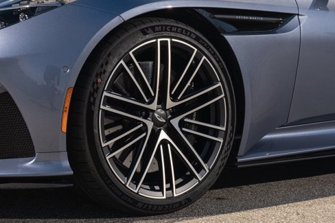 Used 2024 Aston Martin DB12 Coupe image 23