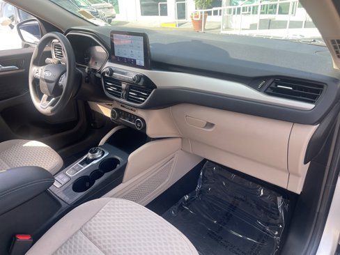 Used 2020 Ford Escape SE image 25