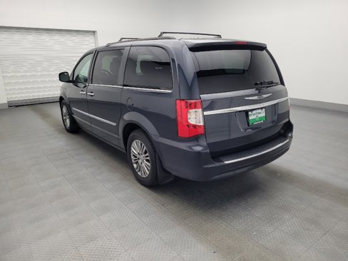 Used 2014 Chrysler Town & Country Touring-L w/ Driver Convenience Group image 5