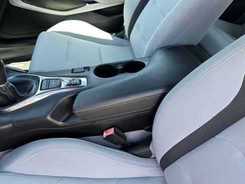 Used 2022 Chevrolet Camaro LT image 33