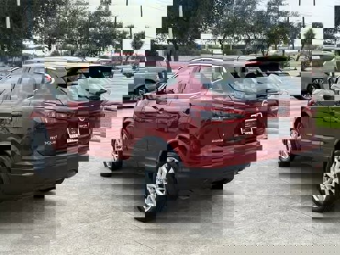 Used 2022 Nissan Rogue Sport S image 3