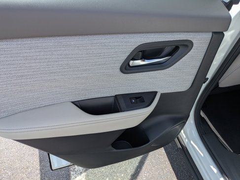 Used 2023 Nissan Rogue SV image 14