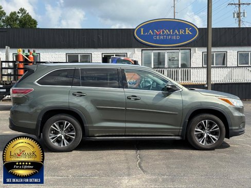 Used 2016 Toyota Highlander XLE image 2