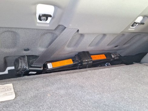 Used 2020 Nissan Frontier SV image 18