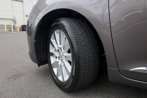Used 2015 Toyota Sienna LE image 27