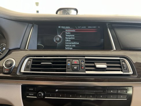 Used 2014 BMW 750Li xDrive image 12