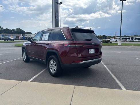 Used 2023 Jeep Grand Cherokee Laredo image 7