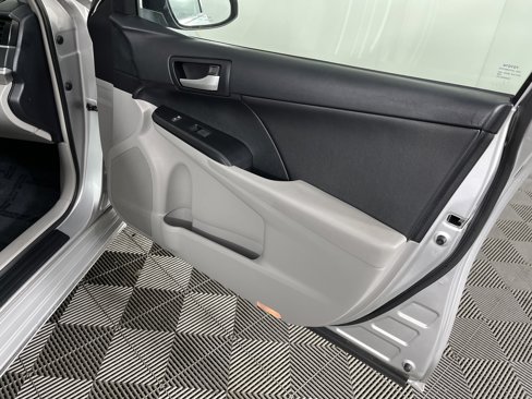 Used 2013 Toyota Camry LE image 16