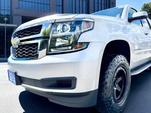 Used 2019 Chevrolet Suburban LT image 8