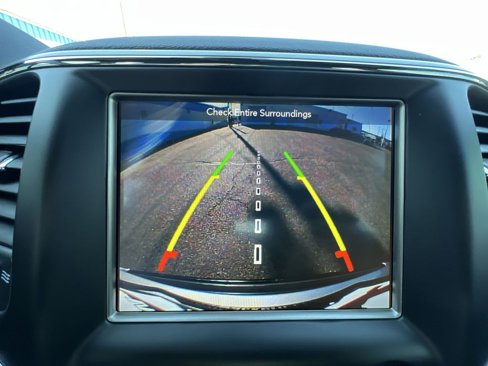 Used 2018 Jeep Grand Cherokee Altitude image 15
