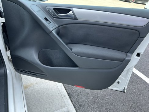 Used 2010 Volkswagen Golf 4-Door image 10