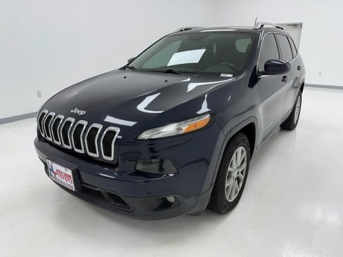 Used 2016 Jeep Cherokee Latitude image 4