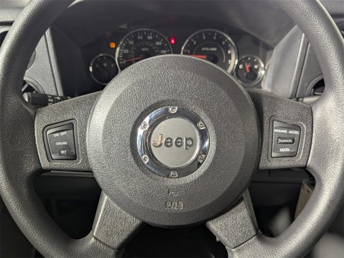 Used 2007 Jeep Commander Sport image 16