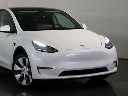 Used 2021 Tesla Model Y Long Range image 6