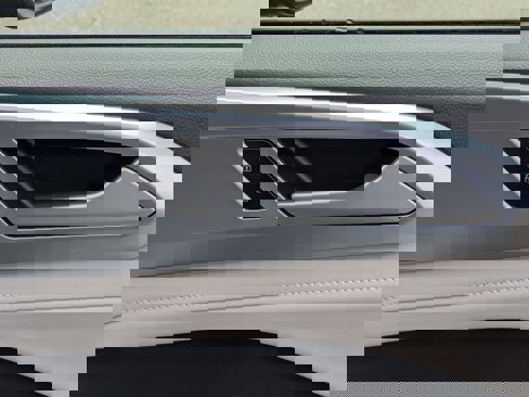 New 2025 Volkswagen Taos SE image 32
