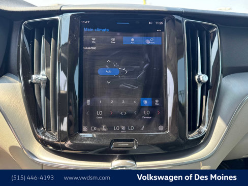 Used 2022 Volvo XC60 B5 Momentum image 17