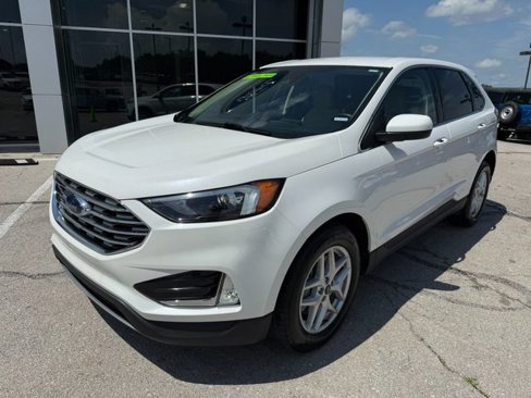 Used 2022 Ford Edge SEL w/ Convenience Package image 3