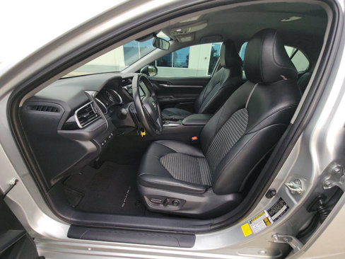 Used 2020 Toyota Camry SE image 5