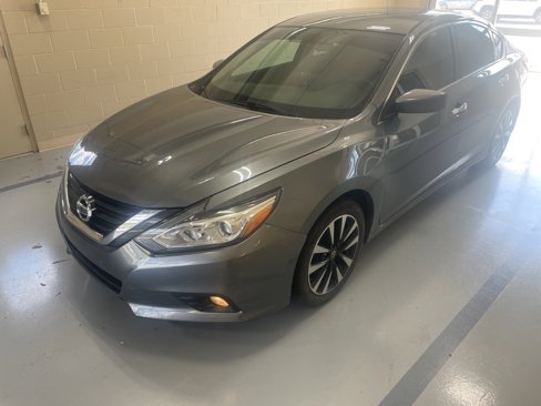 Used 2018 Nissan Altima 2.5 SV image 3