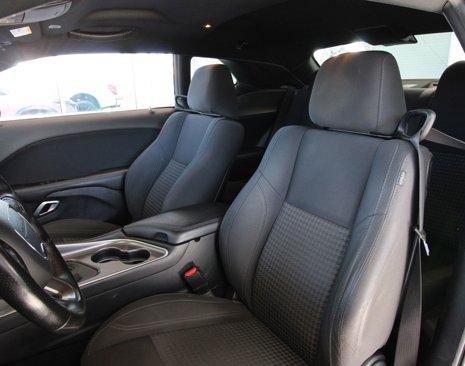 Used 2019 Dodge Challenger SXT w/ Blacktop Package image 9
