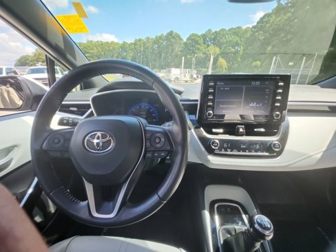 Used 2021 Toyota Corolla XSE image 15