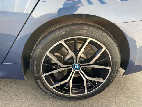 Used 2022 BMW 530e w/ M Sport Package image 21