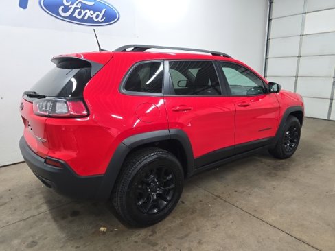 Used 2019 Jeep Cherokee Trailhawk w/ Cold Weather Group image 11