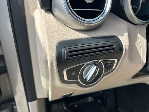 Used 2021 Mercedes-Benz GLC 300 image 38