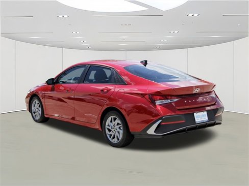 Used 2024 Hyundai Elantra SEL image 6
