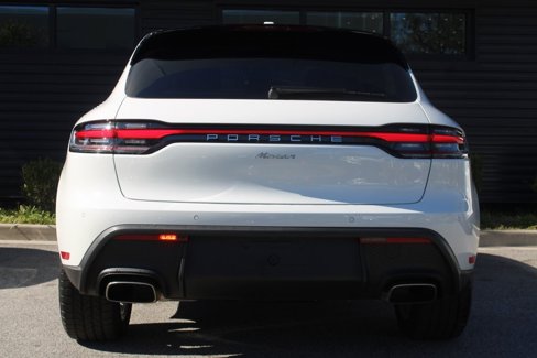 Certified 2024 Porsche Macan image 5