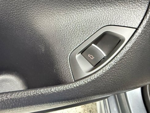 Used 2017 Volkswagen Passat 1.8T SE image 14