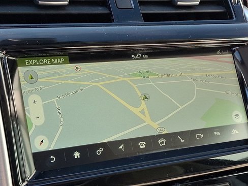 Used 2017 Land Rover Discovery HSE image 19