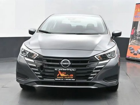 Used 2024 Nissan Versa SV image 3