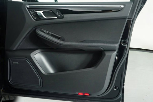 Used 2022 Porsche Macan image 52