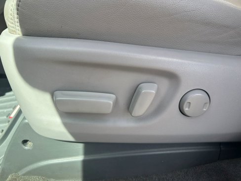 Used 2018 Toyota Sienna XLE image 11
