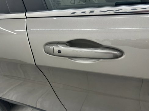 Used 2016 Jeep Cherokee Limited image 7