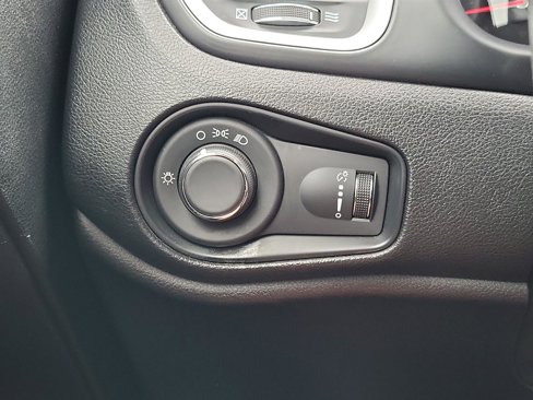 Used 2020 Jeep Renegade Sport w/ Sport Appearance Group image 17