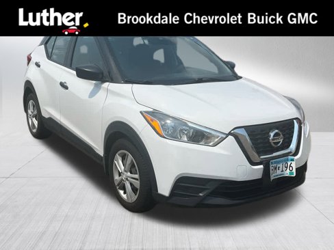 Used 2020 Nissan Kicks S image 1