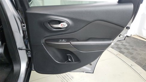 Used 2015 Jeep Cherokee Latitude w/ Comfort/Convenience Group image 13